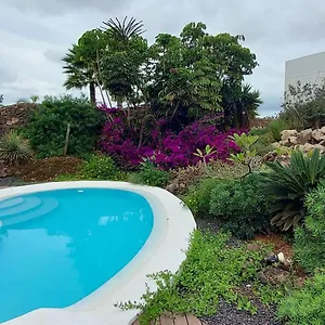 private-villa-with-pool-in-lajares.in-canary-islands.com/
